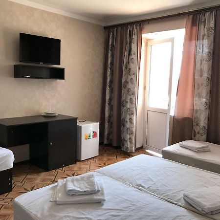 Ainar Hotel Gagra Bagian luar foto