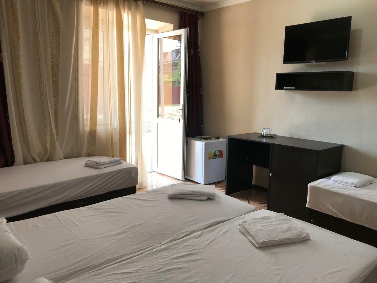 Ainar Hotel Gagra Bagian luar foto