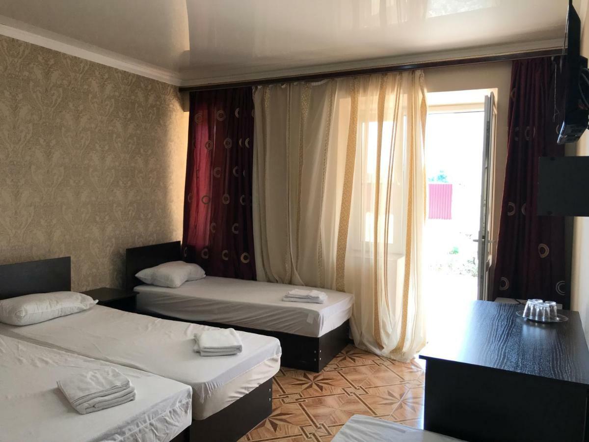 Ainar Hotel Gagra Bagian luar foto