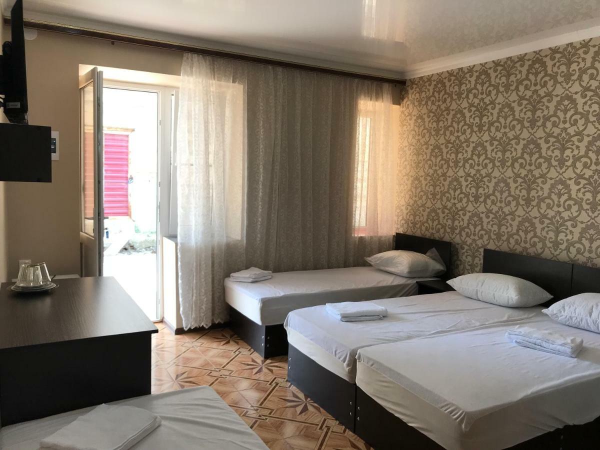 Ainar Hotel Gagra Bagian luar foto