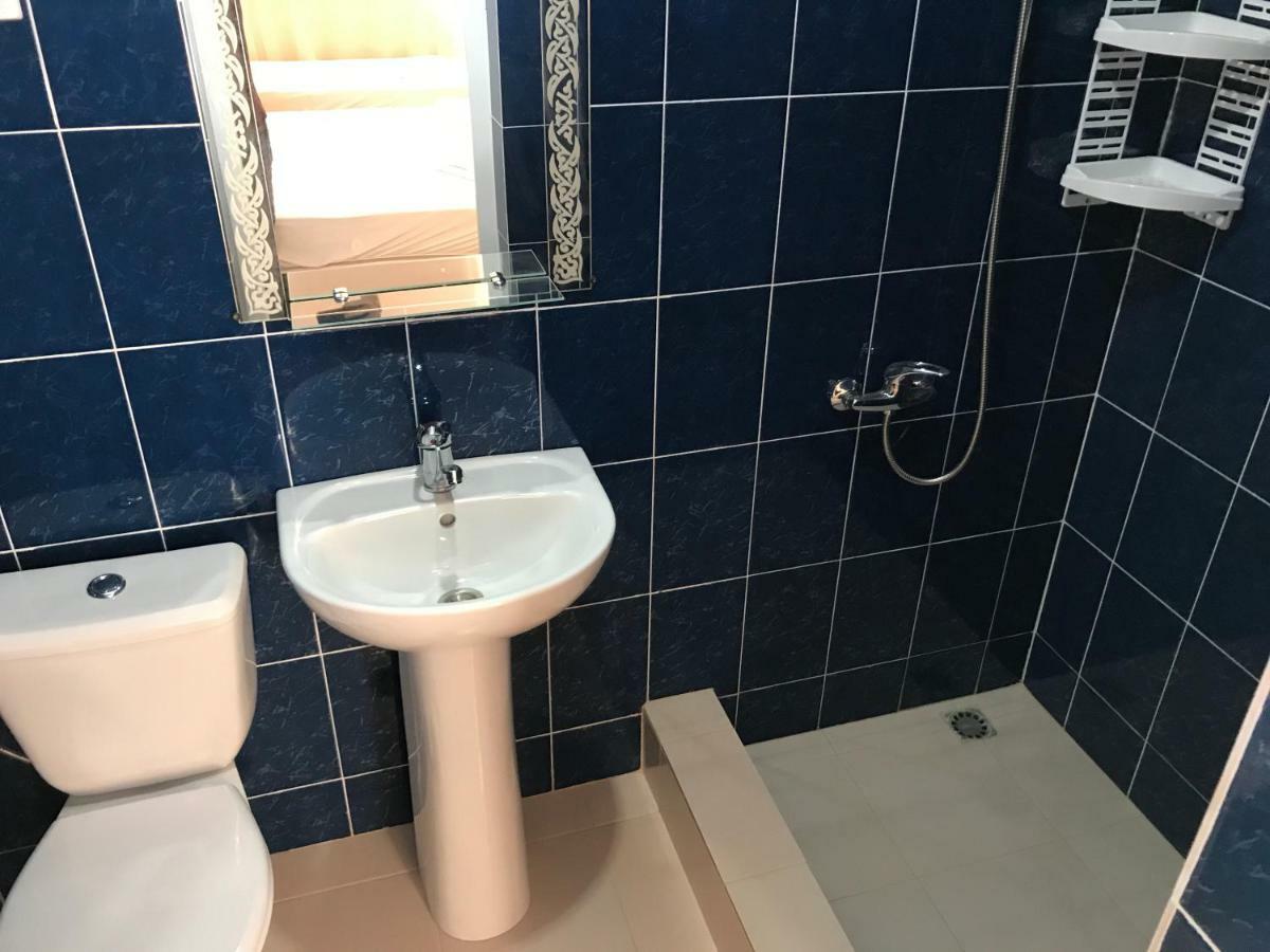 Ainar Hotel Gagra Bagian luar foto