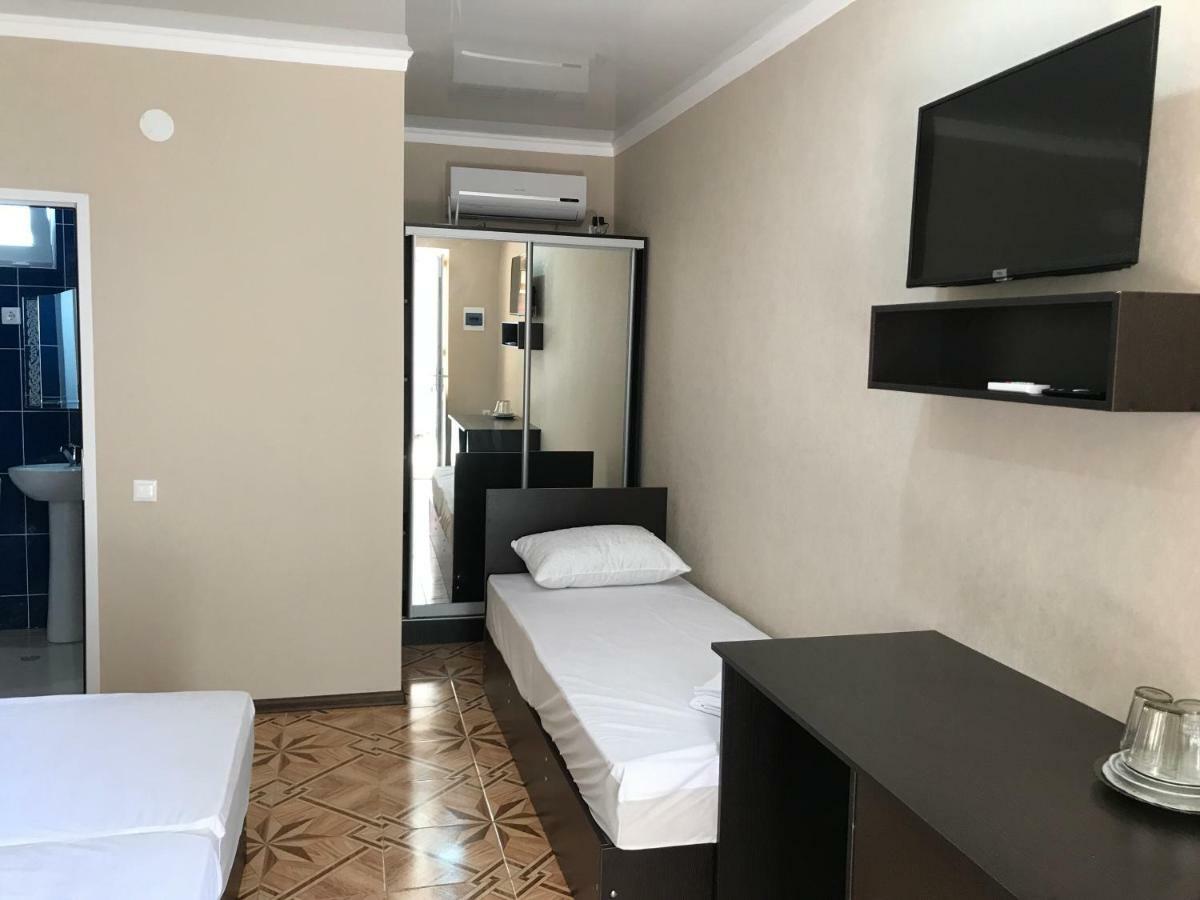 Ainar Hotel Gagra Bagian luar foto