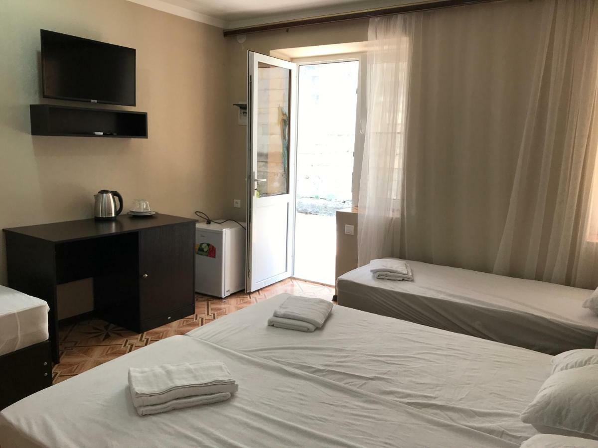 Ainar Hotel Gagra Bagian luar foto