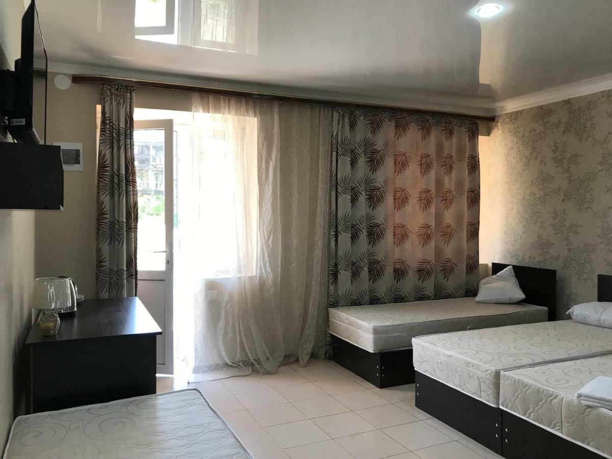 Ainar Hotel Gagra Bagian luar foto