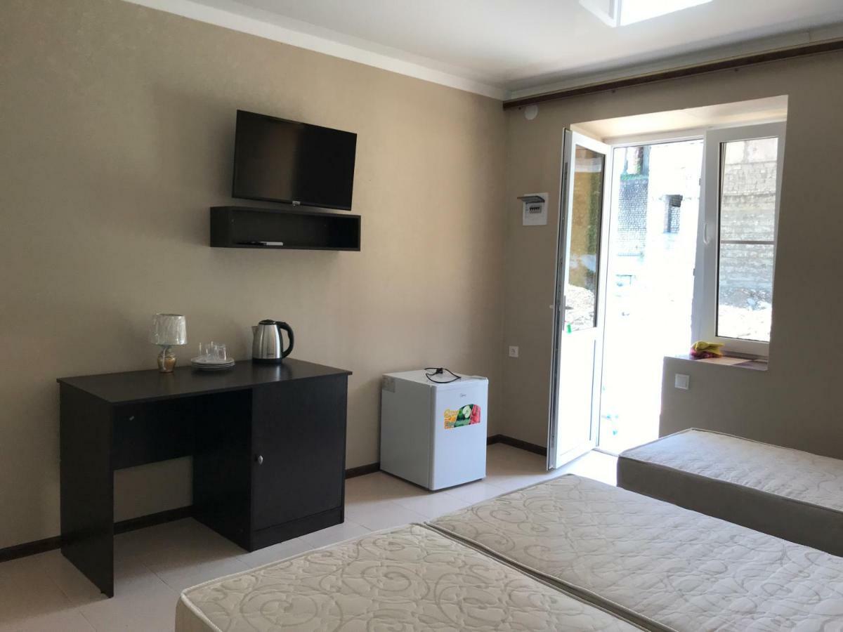 Ainar Hotel Gagra Bagian luar foto
