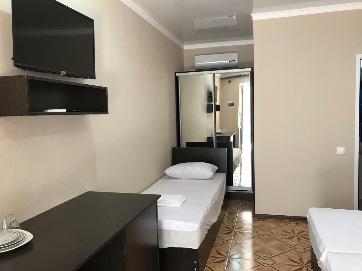 Ainar Hotel Gagra Bagian luar foto