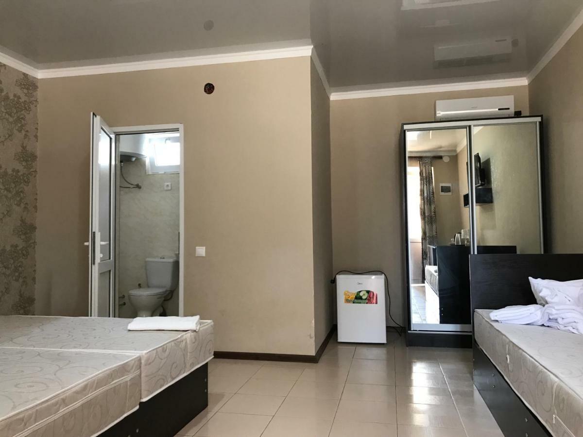 Ainar Hotel Gagra Bagian luar foto